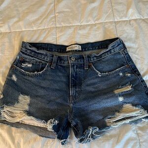 Abercrombie boyfriend mid rise denim jean shorts - women’s size 6